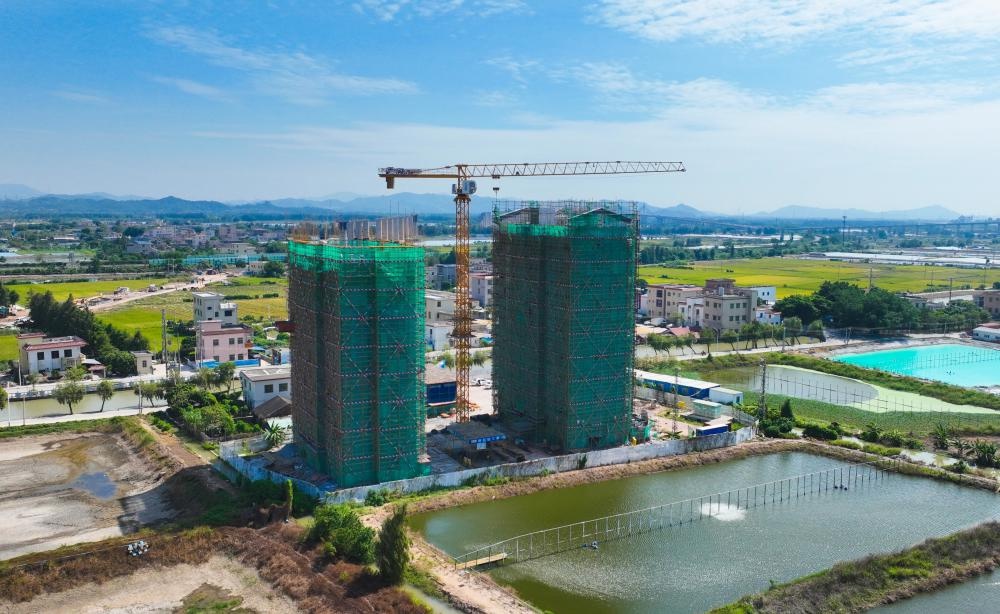 6个月后，15栋新楼将在这村庄拔地而起，71岁老人激动不已，阔别20多年终将回村养老  第2张