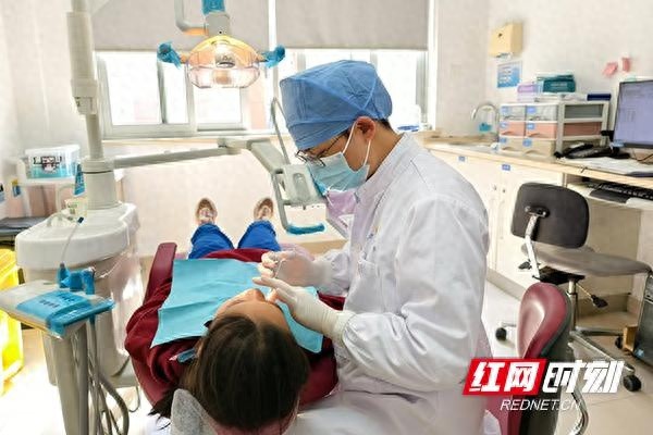 午间晚间门诊开诊，家长孩子双受益，长沙市口腔医院新举措引爆热议