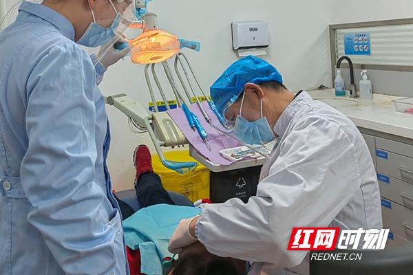 午间晚间门诊开诊，家长孩子双受益，长沙市口腔医院新举措引爆热议  第2张