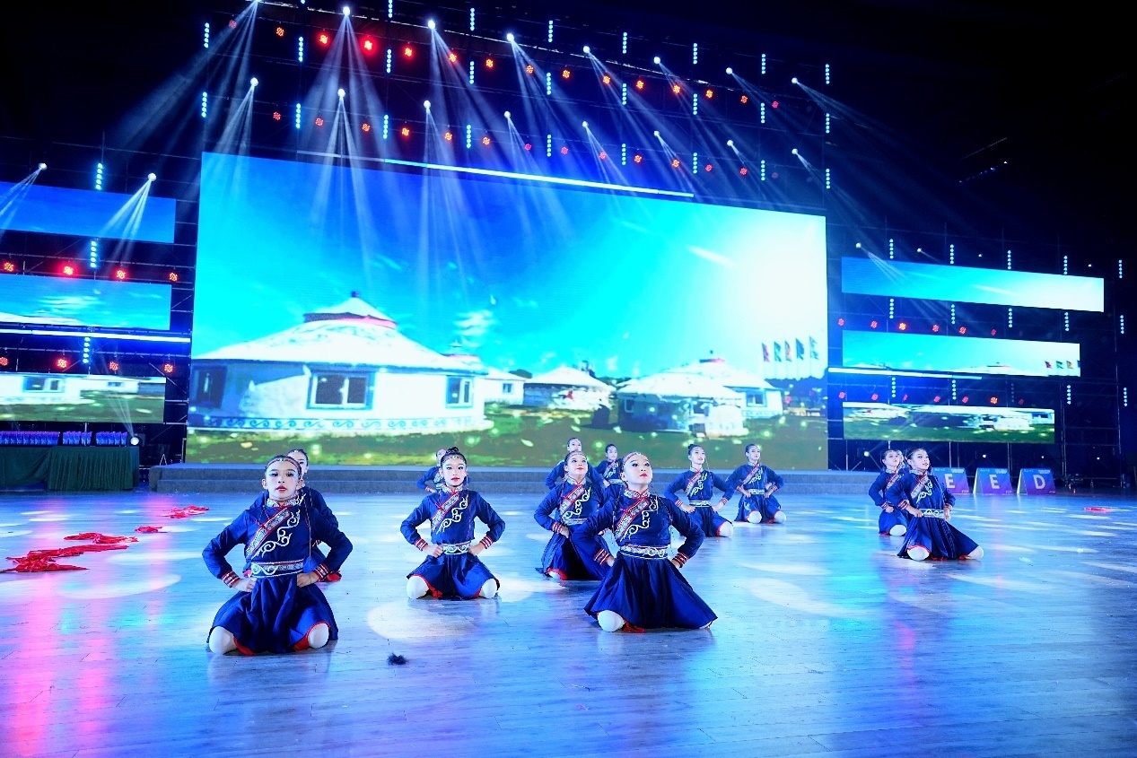 2024成都国际标准舞巡回赛落幕,8000舞者共舞,体育舞蹈名城再添光彩 第2张 2024成都国际标准舞巡回赛落幕,8000舞者共舞,体育舞蹈名城再添光彩 第2张