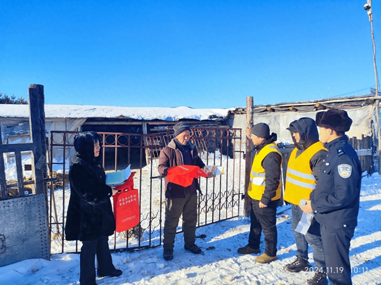 大兴安岭降雪引爆漠河追雪热，铁路安全防控成关键，大牲畜采食难题待解  第1张