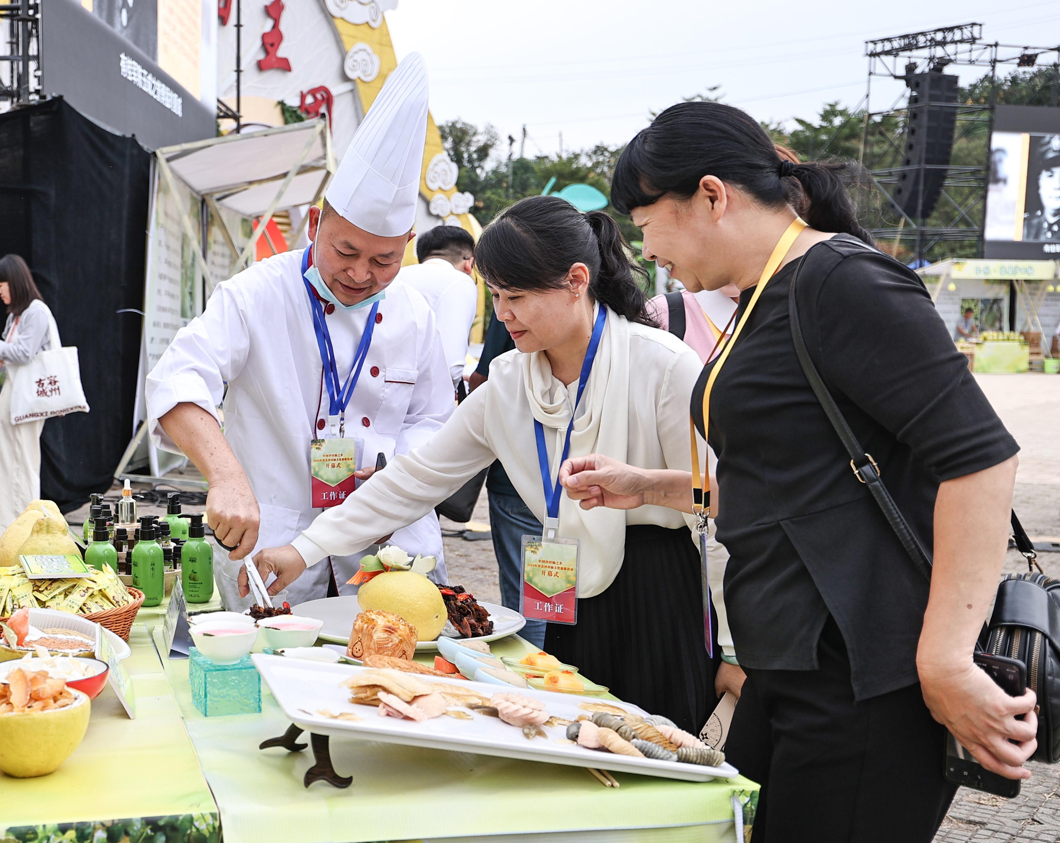 霜降过后，24 万亩沙田柚丰收，果农一天能摘 2 万多斤  第3张