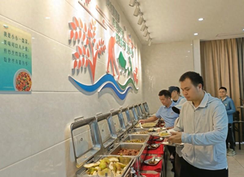 一粒米千滴汗，永兴岛干部职工食堂践行光盘行动  第1张