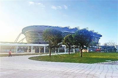 珠海机场交通枢纽在航展前对外开放，提供 2500 个停车位