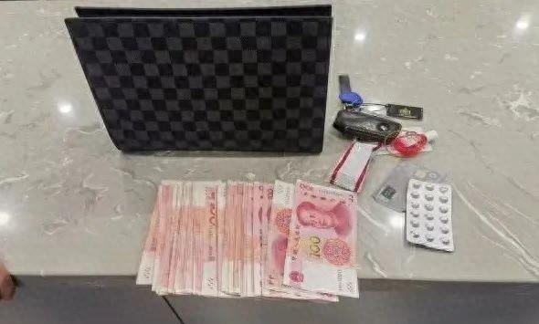 近万元现金+豪车钥匙丢了！的哥第一时间找警察，猜猜多久找到失主？  第1张