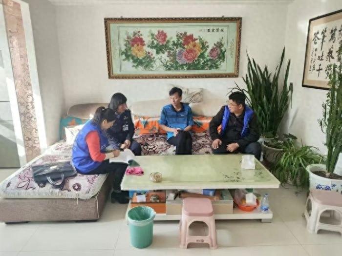 阿克塞县团结社区与派出所深度融合，全力排查流动人口隐患  第1张