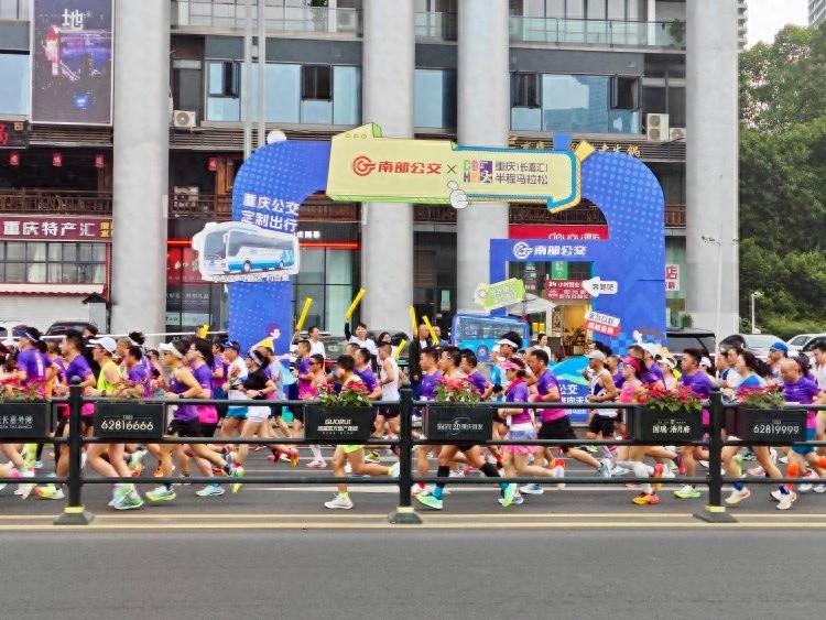 2.5 万人参赛！2024 重庆半马公交保障方案出炉，86 台车辆提前部署  第1张