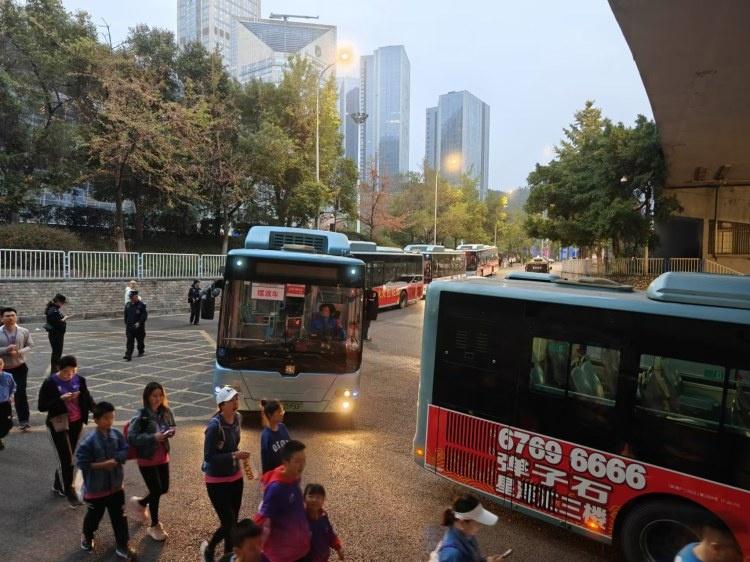 2.5 万人参赛！2024 重庆半马公交保障方案出炉，86 台车辆提前部署  第3张