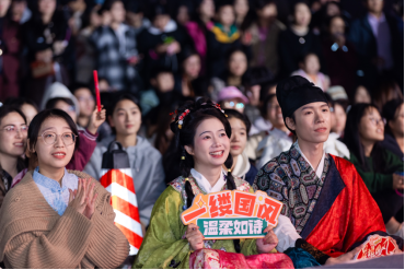 1000 名师生齐聚郑大！七叔携 5 首国风歌曲点燃文化自信火种  第3张