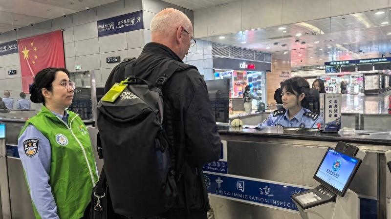 第七届进博会盛大开幕，上海机场边检站创新举措全力保障