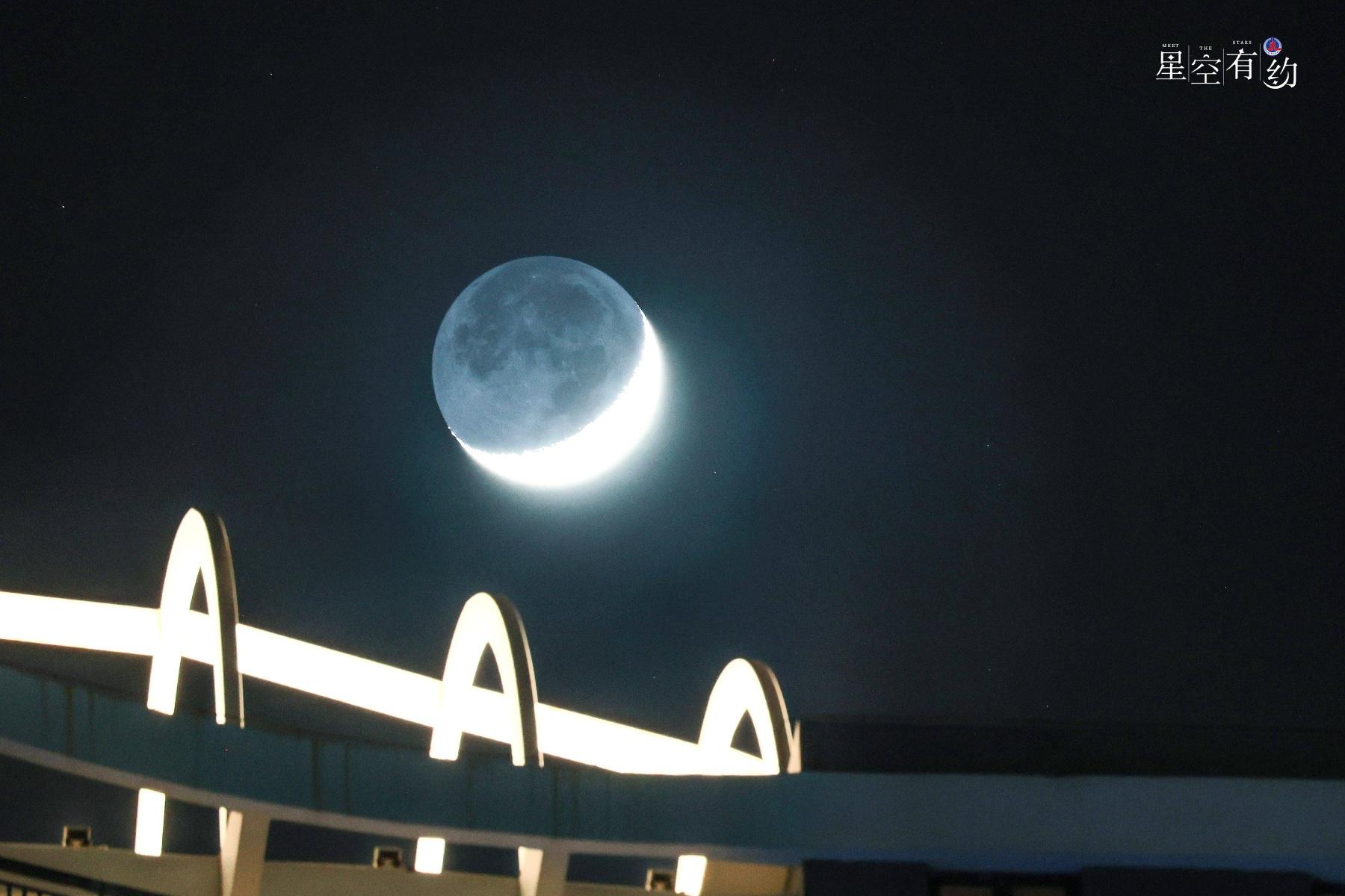 11 月 4 日和 5 日傍晚，你将看到金星伴月，这是夜空中最亮的星  第2张