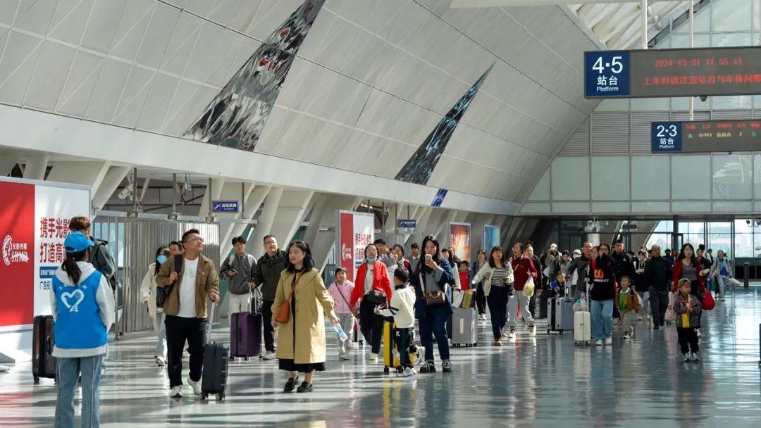 包银高铁惠银段开通满月！累计发送旅客 5.3 万人次，出行便捷度大大提升  第4张
