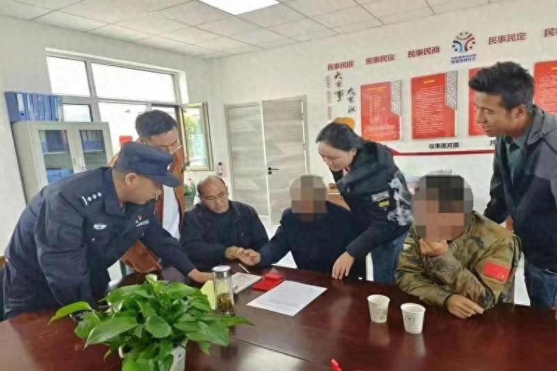 亲兄弟为一块草场反目成仇，多年争执不下，民警如何化解？  第1张