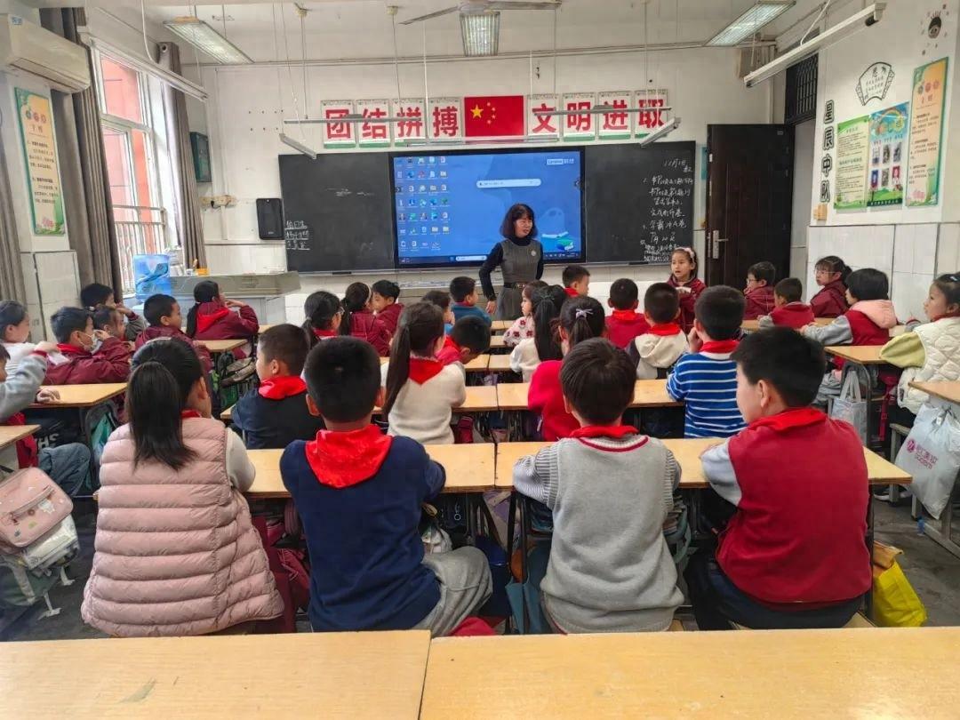 突发！长安南路小学 2 名学生疑似食物中毒，学校紧急启动应急预案  第1张