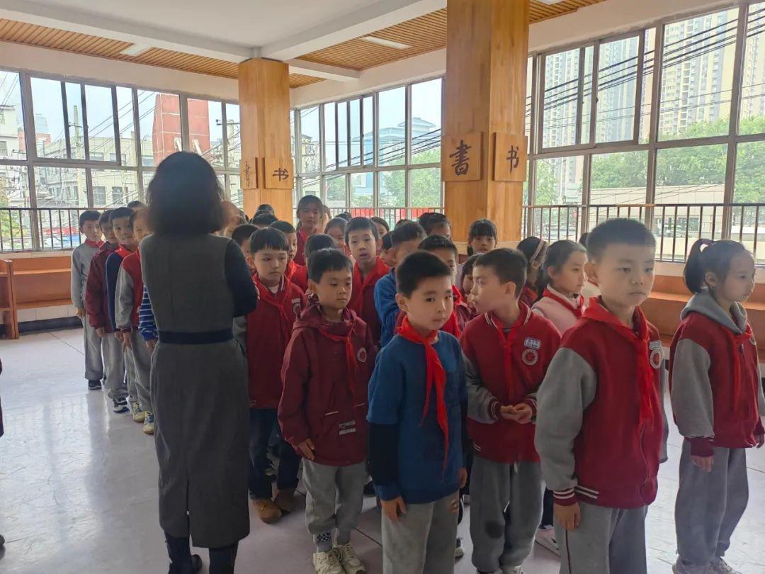 突发！长安南路小学 2 名学生疑似食物中毒，学校紧急启动应急预案  第11张