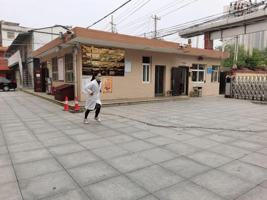 突发！长安南路小学 2 名学生疑似食物中毒，学校紧急启动应急预案  第5张