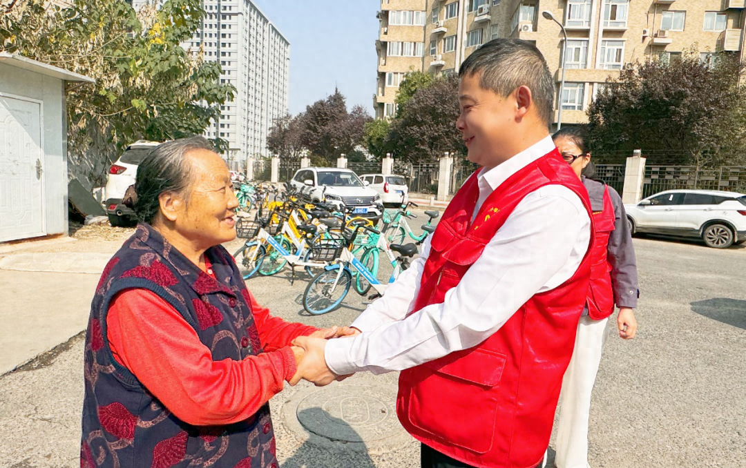 大雁塔小学西沣分校志愿服务队：关怀老人，美化环境，传递温暖  第1张