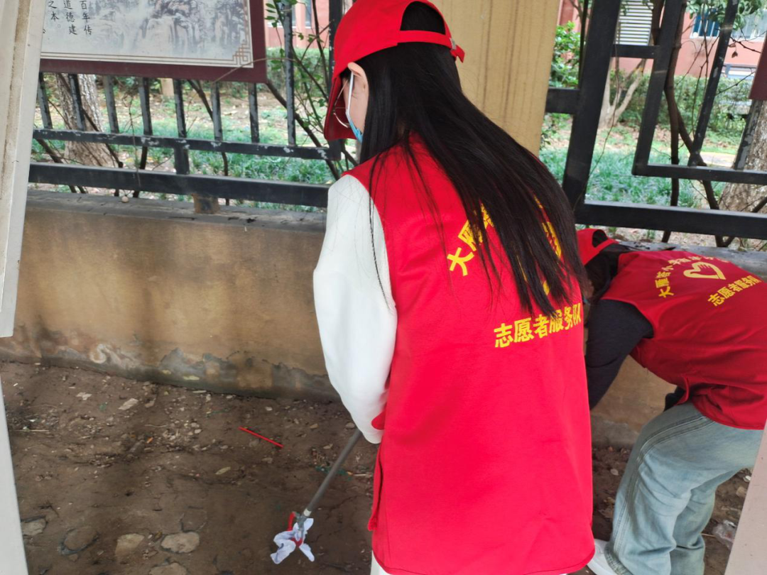 大雁塔小学西沣分校志愿服务队：关怀老人，美化环境，传递温暖  第4张