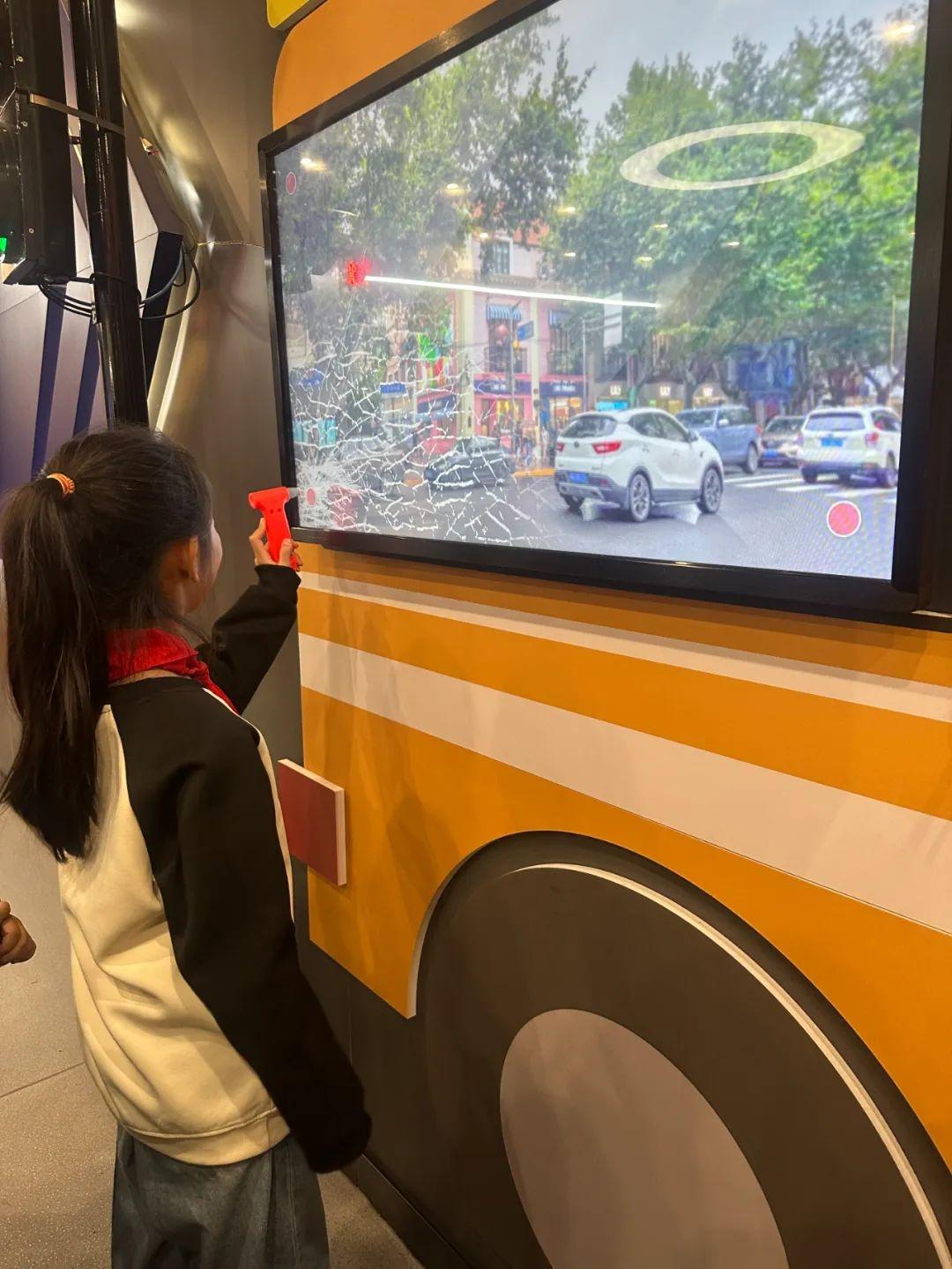 太华路小学开展校内研学活动，安全生活馆和创客教室让学生们乐在其中  第6张