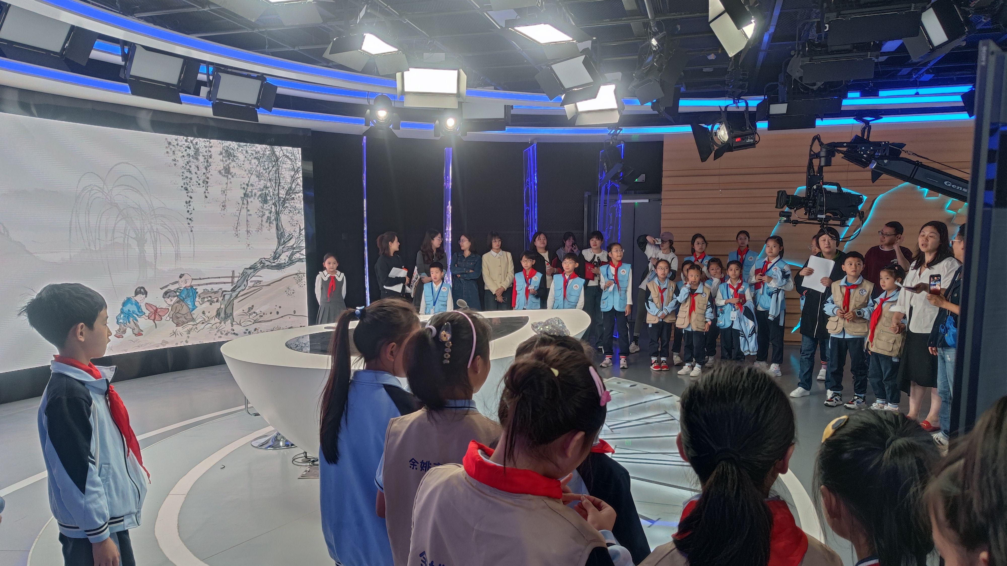 余姚市首个社区儿童友好融媒小记者观察团正式成立，11 名中小学生成为小主人  第2张