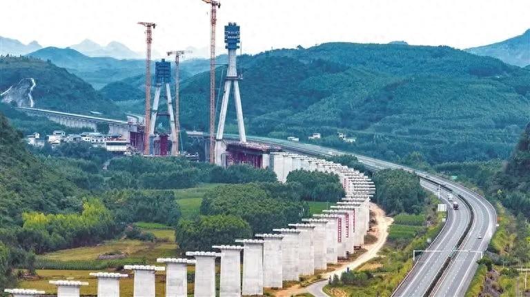 广西柳梧铁路项目建设进展顺利，多个重要工程节点顺利完成