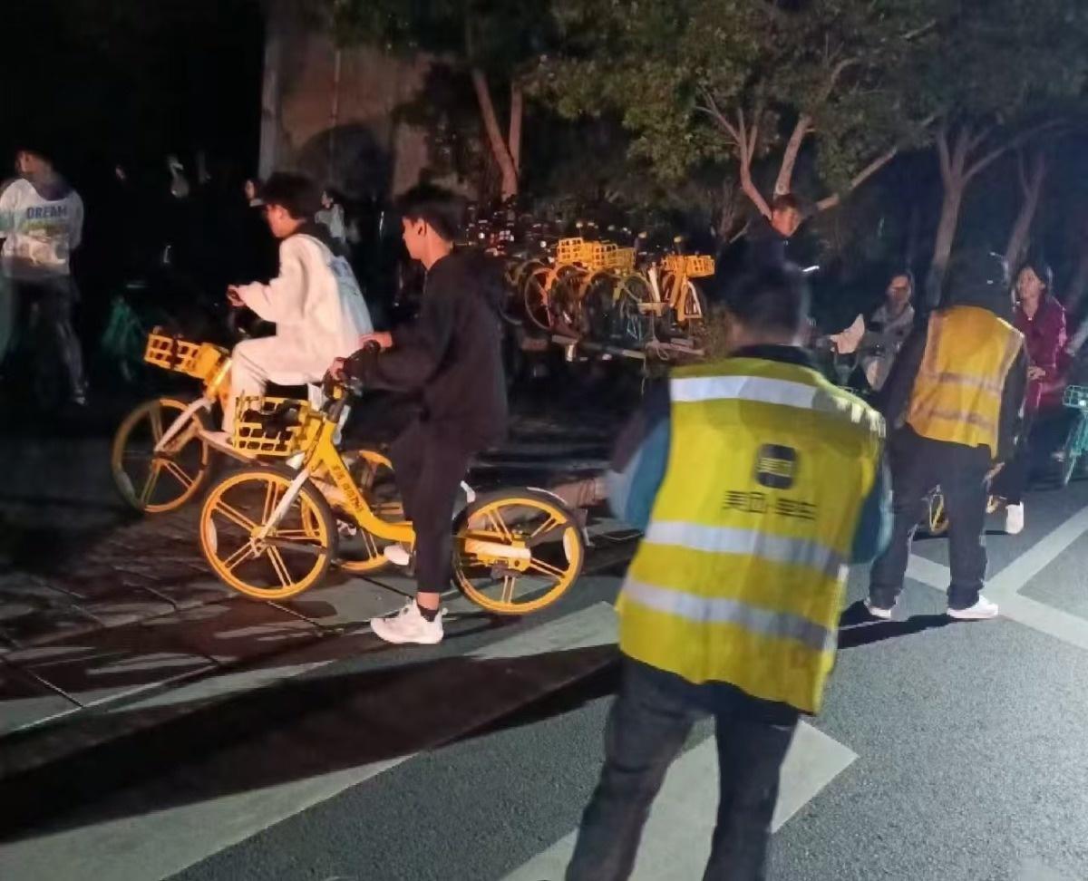 2000 辆共享单车一夜消失！郑州大学生跨城 50 公里夜骑开封，美团单车调度员懵了  第2张