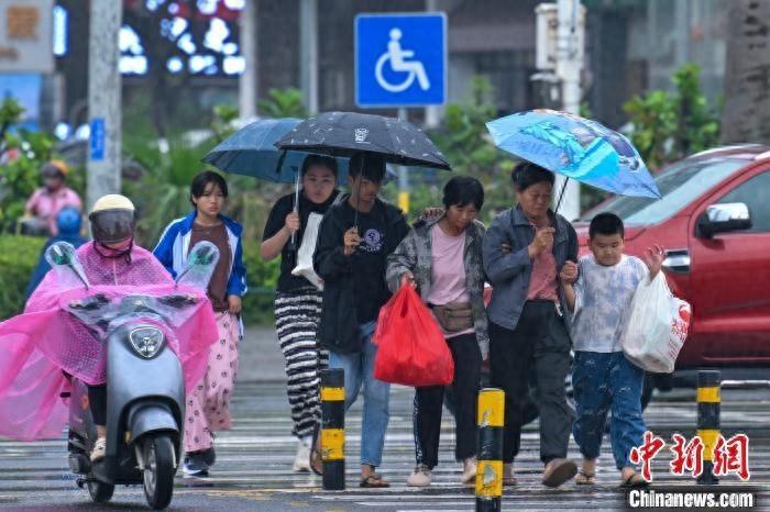 三天前刚经历极端暴雨，海南岛又迎新一轮强降雨！多地发布红色预警并停课
