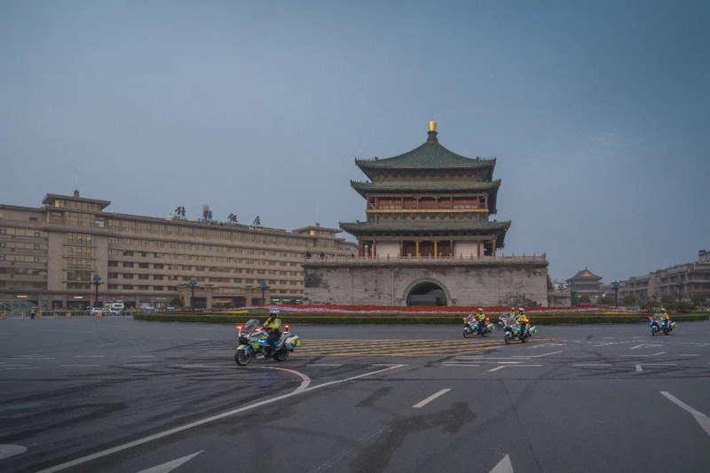 42.195KM 的赛道，西安公安交警的 9.5 小时  第3张