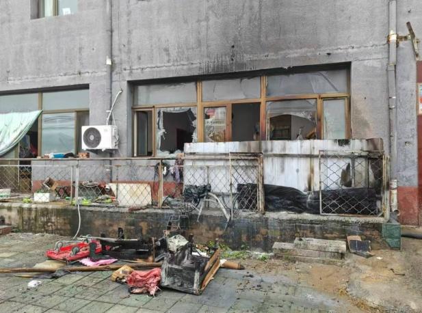 北京一住户家中突发大火，原因竟是这个  第2张
