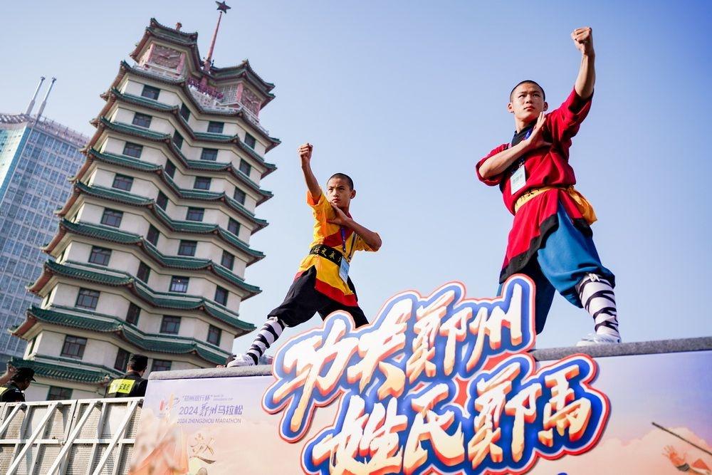 近 4 万人齐聚郑州！2024 郑州马拉松鸣枪开赛，你参加了吗？  第4张