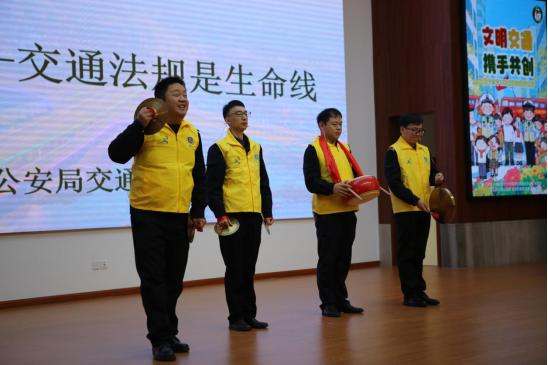 12月2日全国交通安全日，嘉善县交警大队携手社区共创文明交通新风尚  第5张