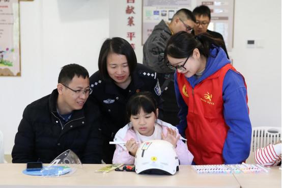 12月2日全国交通安全日，嘉善县交警大队携手社区共创文明交通新风尚  第7张