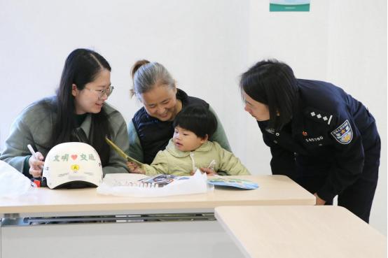 12月2日全国交通安全日，嘉善县交警大队携手社区共创文明交通新风尚  第8张