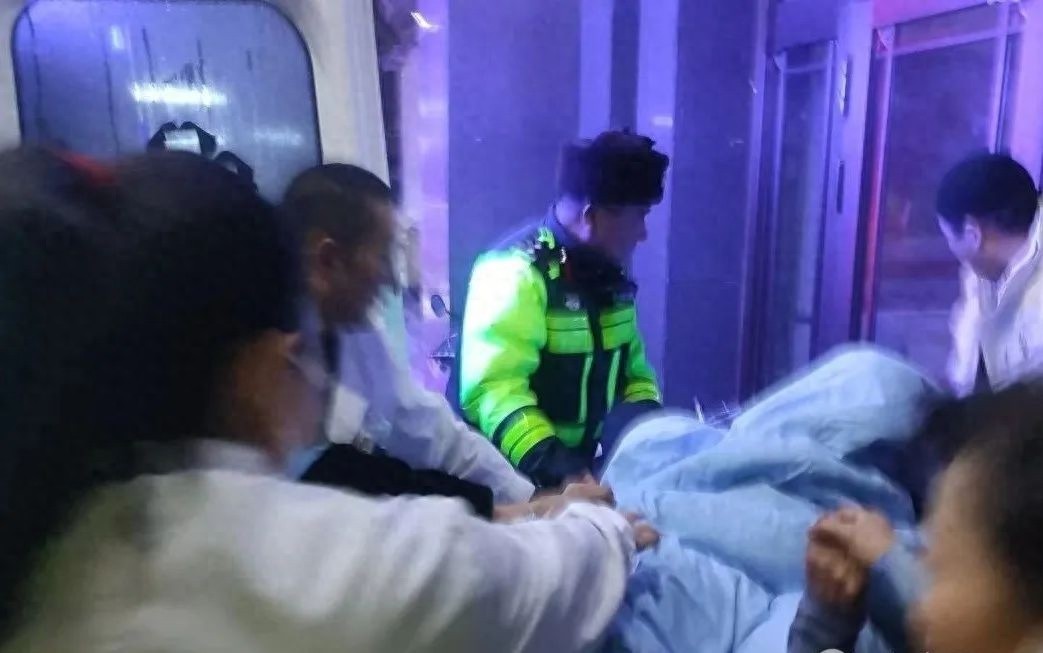 星辰月下藏蓝色光芒：龙警故事专栏，见证警营里的真实感动  第1张