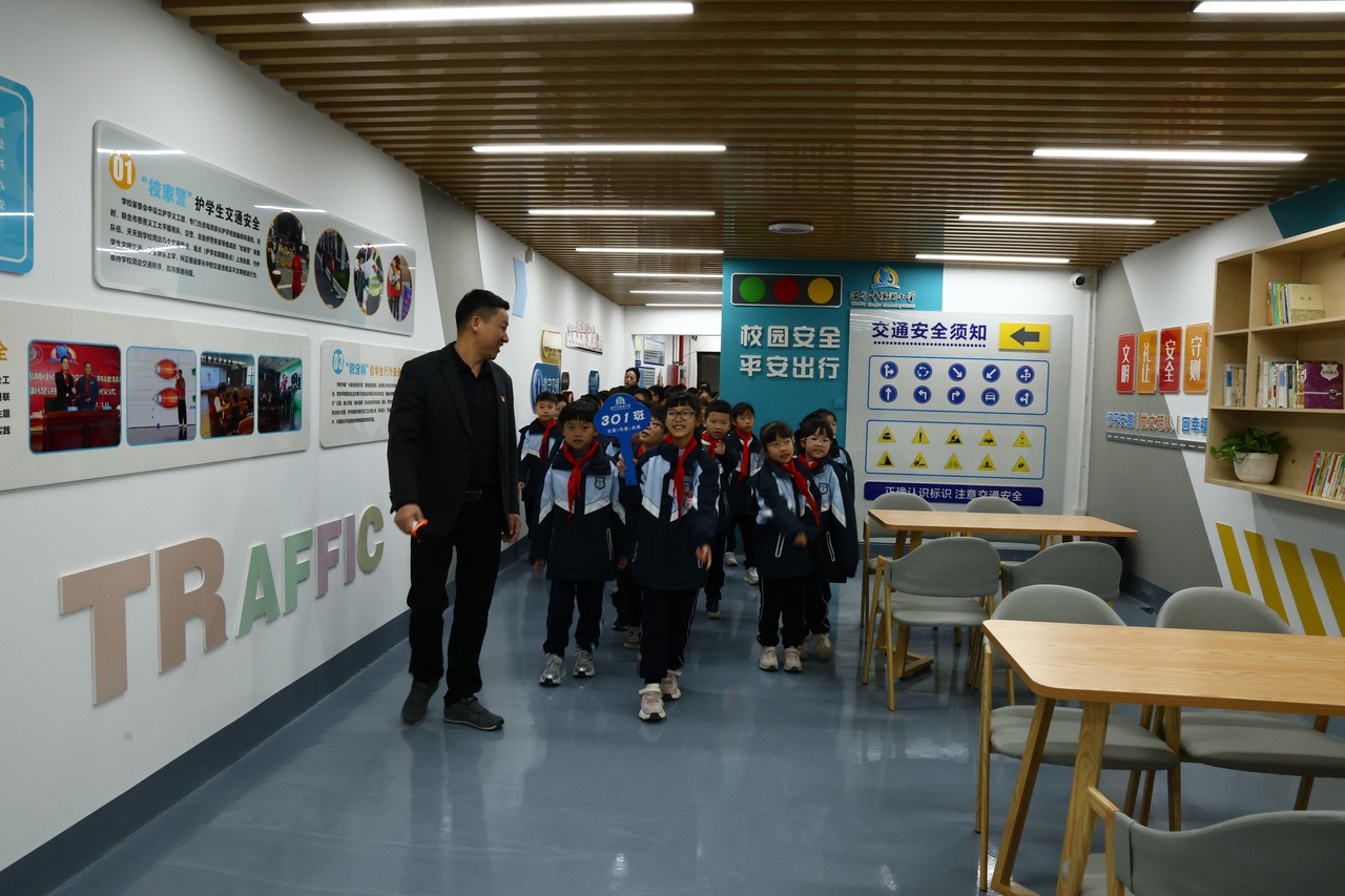 告别堵车烦恼！温岭首个家校警护学驿站正式启用，家长学生齐点赞  第3张