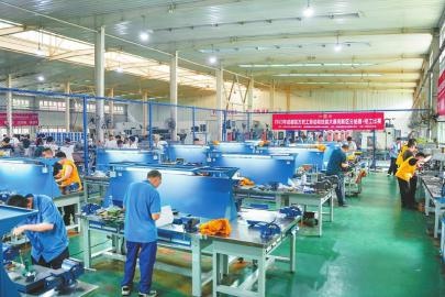 成都高新区工会助力百万职工技能大赛，打造产业科技创新中心