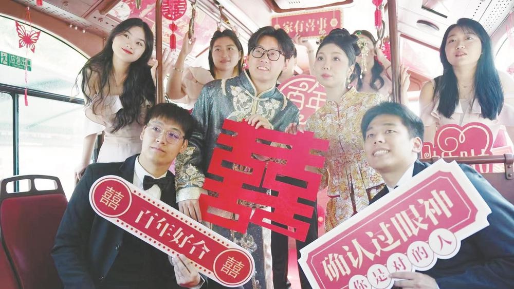 公交婚礼惊艳全城：1314路爱情巴士见证越城新娘的浪漫创意  第2张