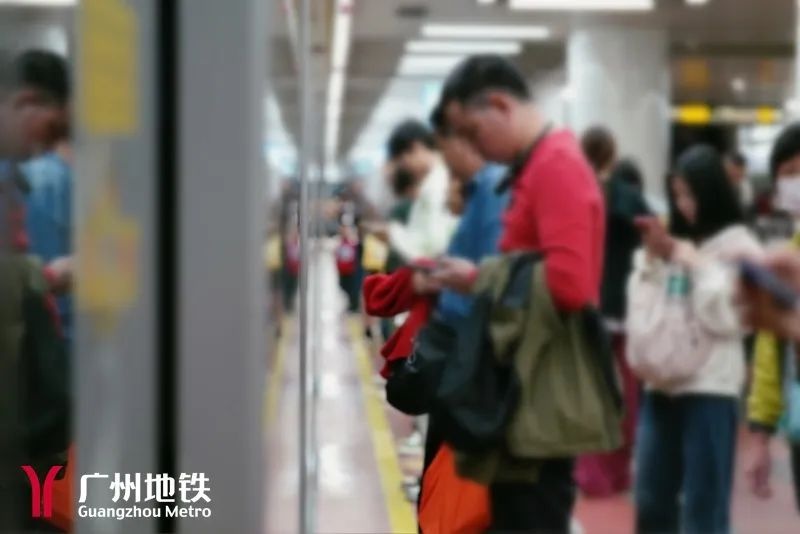 揭秘地铁站台门：不仅是安全屏障，更是你手指的隐形杀手  第4张