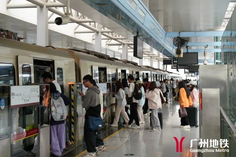 揭秘地铁站台门：不仅是安全屏障，更是你手指的隐形杀手  第5张