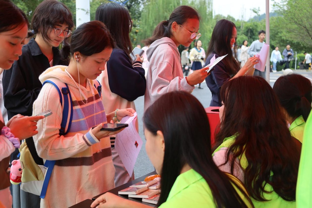 扎染技术进校园，省级社科普及基地带你体验非遗魅力  第5张