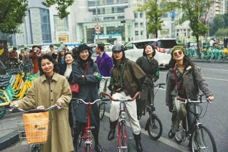 成都绅装骑行引爆网络争议：小资情调还是土味表演？