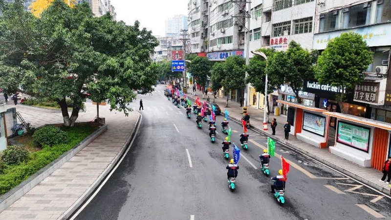 平昌造电动车惊艳亮相！环城骑行引爆市民热情，1000辆共享电动车即将投放  第2张