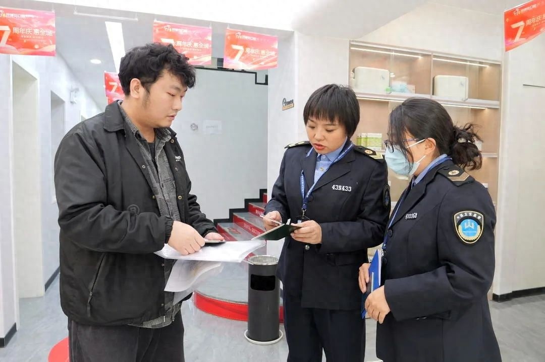 政协委员风采：王艺用心做小事，用情解民忧，展现责任与担当的辉煌篇章  第1张