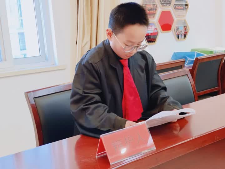 模拟法庭进社区，20名小学生亲历庭审，感受法律威严与正义  第6张