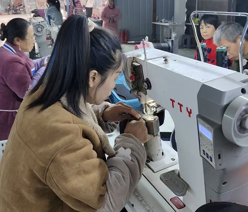 安岳鞋服女工：针车流水线上的逐梦人，用双手撑起产业半边天  第2张