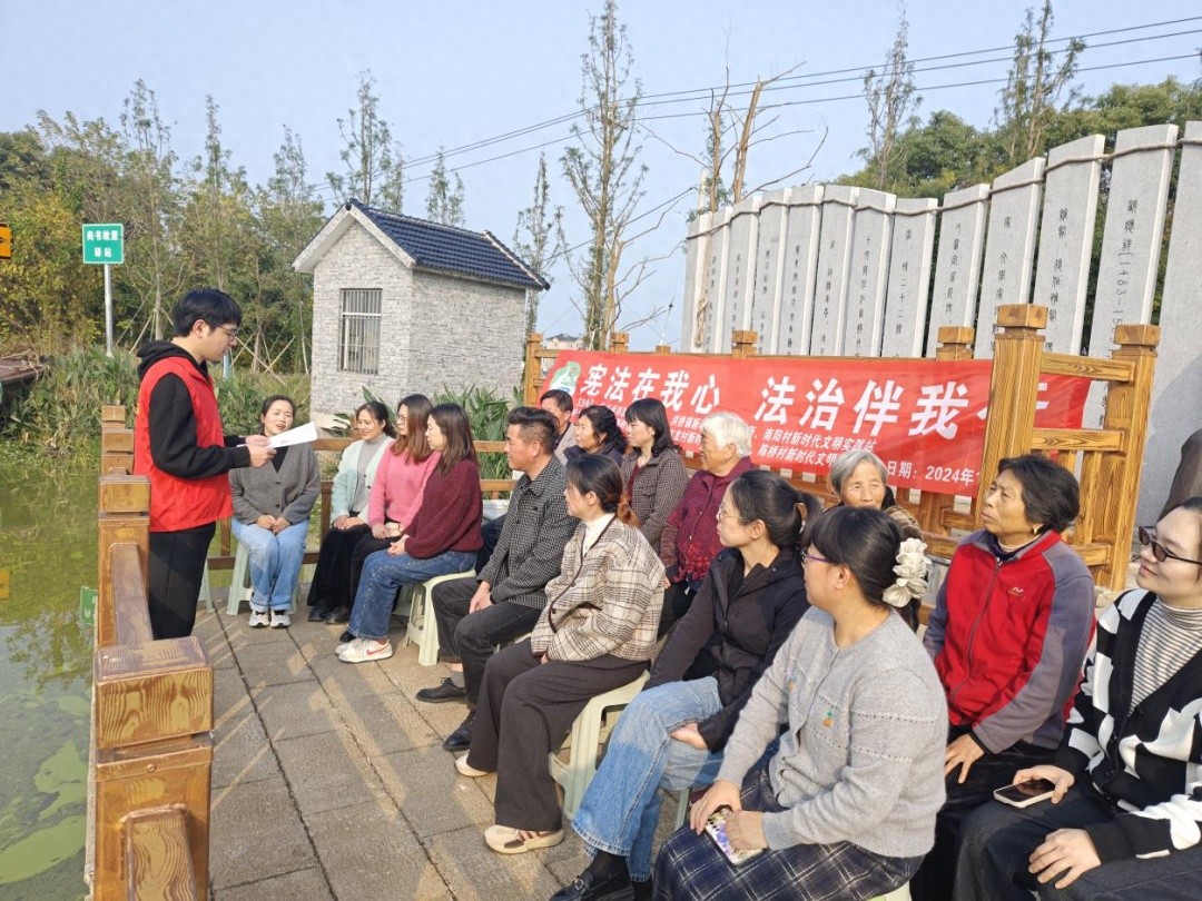 宪法日特别活动：让宪法精神深入人心，村民踊跃参与，法治意识大提升
