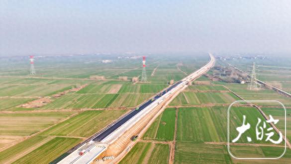 五蒙高速建设现场直击：钢铁巨龙铺就未来之路，2025年底通车倒计时开启