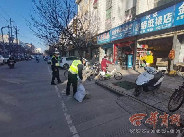 周至县交警大队重拳出击，彻底清除私占公共停车位的‘拦路虎’，让市民停车不再难  第1张