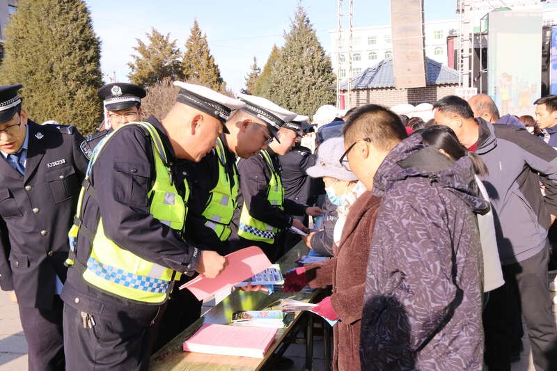 12月2日，闽宁青年志愿者携手共创文明交通，阳光照出行，文明出行零违章  第2张