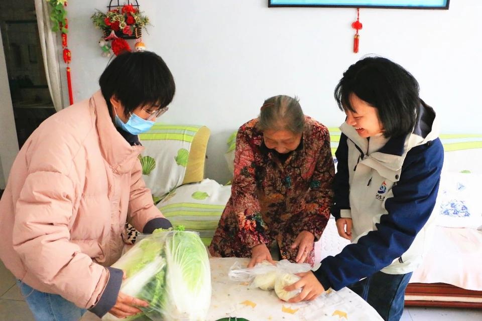 寒冬中的温暖守护：社区行动为高龄老人筑起坚固防线，幸福感满满  第2张